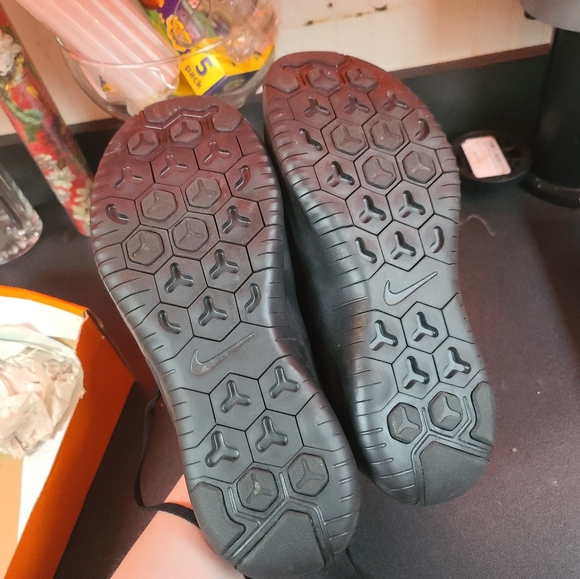 BRAND NEW NIKE Tennis Shoes - Picture 3 of 5